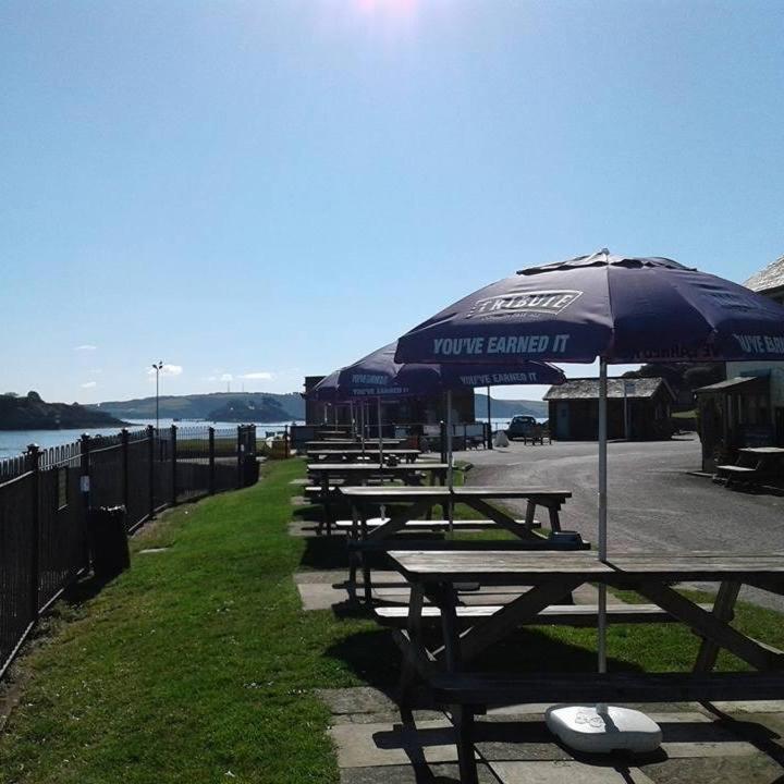 Edgcumbe Arms Hotel Torpoint Exterior photo
